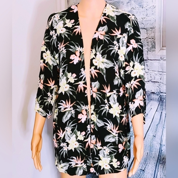 DIVIDED BY H&M TROPICAL FLORAL BEACH WEAR SUMMER COVER UP WOMEN'S SIZE  S - Picture 2 of 8
